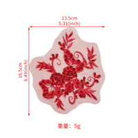 Applique florale en sequins rouges en gros, motif brodé perlé sur maille pour la garniture de vêtements