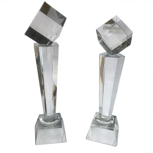 Akzeptieren Sie jedes Design Würfel Kristall Trophäe Business Geschenke Kristall block 3d Kristall würfel Trofeos de Cristal Vidrio Trophy Glass Awards - Product Image 1