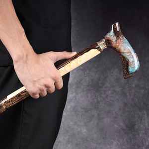 Bastón artesanal único con trabajo de resina que ofrece un diseño elegante y un rendimiento robusto - Product Image 3