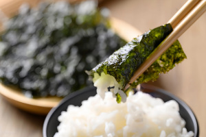 <span class=keywords><strong>Snack</strong></span> <span class=keywords><strong>d</strong></span>'algues marinées épicées, feuilles de nori croustillantes et grillées, prêtes à consommer, saines et peu caloric, support OEM, Ajitsuke Nori 1,5g - Product Image 6
