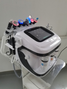 เครื่องไฮโดรไดมอนด์ไมโครเดอร์มาเบรชั่นยกกระชับผิวหน้าด้วยน้ำ H2O2 รุ่นใหม่ 10 in 1 สำหรับร้านเสริมสวย ได้รับการรับรองมาตรฐาน CE พร้อมหน้าจอสัมผัสสแตนเลส - Product Image 4