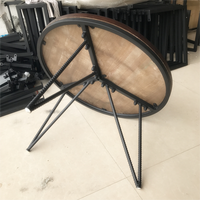 Table basse ronde moderne en marbre et bois de noyer sud-américain avec piètement métallique pour salon
