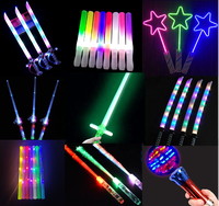 Bâtons fluorescents en caoutchouc souple anti-casse pour enfants Protection des yeux Matériau léger doux Conception de couteaux militaires