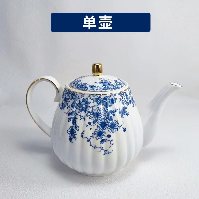 Bottiglia di acqua fredda