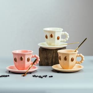 Set di tazze da caffè in ceramica con design in chicchi di caffè con piattino e tazza di latte creativo - Product Image 4