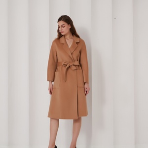 Manteau long élégant et luxueux en laine, fait main, sur mesure, à double boutonnage, coupe ajustée pour femme, hiver 2025 - Product Image 3