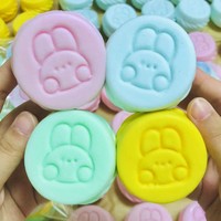 Jouets anti-stress squishy à montée lente en forme de gâteau de lapin mignon quatre couleurs Rednote PU Kawaii, petits jouets à presser pour cadeaux