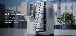 Système de stockage d'énergie solaire domestique Deye BOS-G EU 61,44 kWh Batterie LiFePO4 51,2 V 100 Ah IP55 Montage au sol - Product Image 3