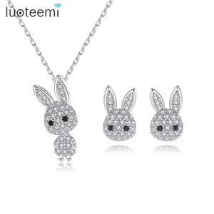 Ensemble de bijoux pour filles LUOTEEMI, lapin mignon, minuscules boucles d'oreilles pavées de CZ et collier avec pendentif - Product Image 1