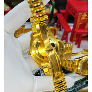 Montre sport mécanique unisexe plaquée or 24 carats, mouvement ETA, résistante à l'eau, finition argentée de luxe personnalisée - Product Image 6