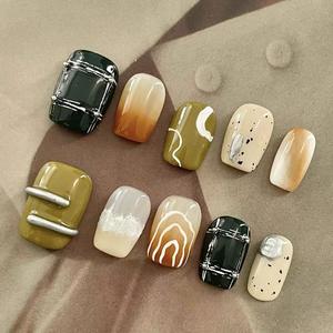 Ongles press-on français faits main, personnalisés, style fleur 3D fraise, pour femme, décoration des mains - Product Image 5