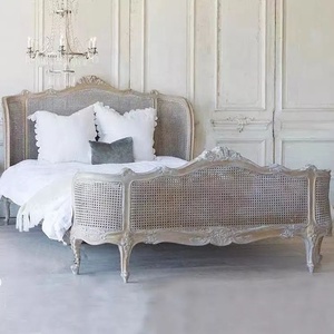 Giường ngủ khung gỗ chạm khắc cổ điển Pháp chất lượng cao, kích thước Queen/King, chất liệu mây và tre đan - Product Image 4