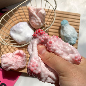 Vente en gros de jouets pour enfants en plastique unisexe de 4 cm et 6 cm, jouets bruyants en forme de perle, jouets à presser à la main, balles anti-stress pour enfants - Product Image 4