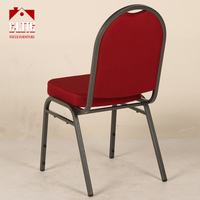 Célèbre chaise de banquet rouge en métal avec cadre argenté pour ferme, restaurants, bars, mariages, marché canadien exporté