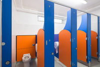 Brikley Diseño moderno 12mm HPL Panel Inodoro Cubículo Impermeable Grano de madera Ducha Partición para urinarios públicos