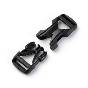 Boucle à dégagement latéral 15 mm en plastique noir durable pour sacs Printemps 2024 - Product Image 3