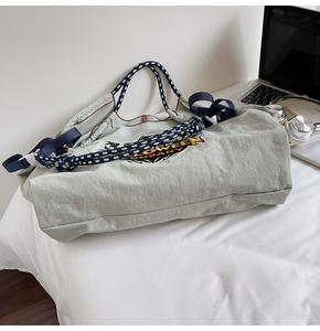 Sac fourre-tout portable <span class=keywords><strong>à</strong></span> cordon de serrage pour cadeaux de Noël, vente en gros de mode, spécial <span class=keywords><strong>Black</strong></span> <span class=keywords><strong>Friday</strong></span> - Sac <span class=keywords><strong>à</strong></span> bandoulière en tissu de 7 pouces pour femmes - Product Image 4