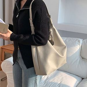 Wholesale Soft PU Leather Fashion <b>Sling</b> <b>Bags</b> for Women Girls Shoulder <b>Bag</b> Tote <b>Bag</b> with Zipper Simple Ladies Fashion Handbags - Product Image 3