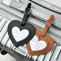 Étiquette de bagage créative et colorée en cuir PU en forme de cœur, multifonctionnelle, avec impression de logo personnalisé, pour l'embarquement