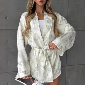 <span class=keywords><strong>En</strong></span> stock Ensemble de pyjama ample pour femmes Ensemble de pyjama lisse Robe de chambre de luxe Vêtement de maison pour femmes Pyjama imprimé pour femmes Chemises de nuit <span class=keywords><strong>en</strong></span> soie glacée pour femmes - Product Image 1