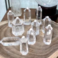 Tour de cristal de quartz naturel transparent sculpté à la main, hexagonal, pour la méditation et la décoration intérieure, 5-7 cm
