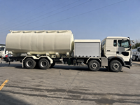 Camion-citerne à carburant SINOTRUK HOWO 8x4 30cbm, camion-citerne de transport de pétrole 30000L, camion-citerne de ravitaillement mobile à 12 roues, neuf