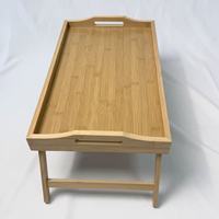 Plateau de lit classique en bambou avec finition laquée et pieds pliables pour utilisation comme table ou bureau - Plateau de service alimentaire