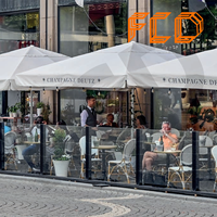 Paravent en verre rétractable pour extérieur, inclinable à 90 degrés, système de balustrade en verre disponible pour les hôtels, les cafés et les zones de restauration