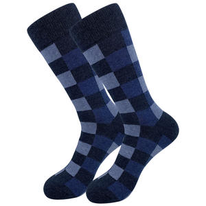 <span class=keywords><strong>Chaussettes</strong></span> en coton de longueur moyenne pour hommes de haute qualité <span class=keywords><strong>Chaussettes</strong></span> habillées pour hommes d'affaires de <span class=keywords><strong>grande</strong></span> <span class=keywords><strong>taille</strong></span> <span class=keywords><strong>Chaussettes</strong></span> rayées pour hommes de couleur unie - Product Image 6
