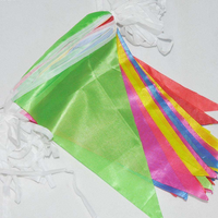 Fanions imprimés en polyester, fanions triangulaires suspendus pour la décoration, les fêtes d'anniversaire et divers événements.