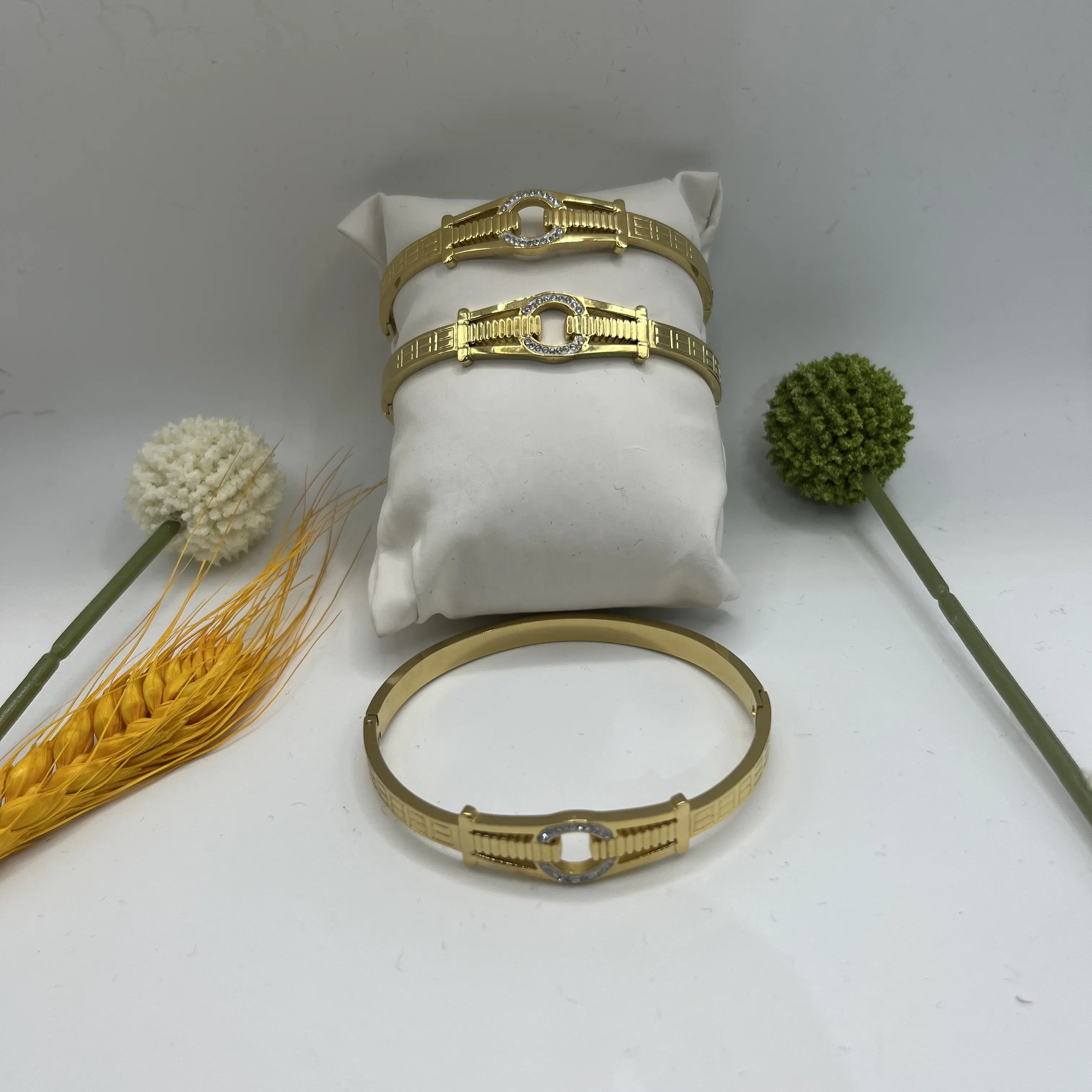 Relojes de pulsera de acero inoxidable dorado, reloj de pulsera de cuarzo delgado de estilo europeo para niñas y mujeres