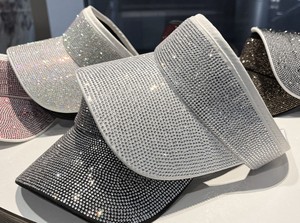 Casquette d'été fine et tendance pour femmes, protection solaire, style Y2K Hip-hop, imprimé léopard, ornée de pierres, cristaux et strass, idéale pour les voyages et les sorties. - Product Image 3
