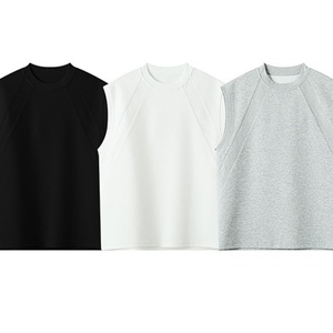 Améliorez les bases de votre garde-robe masculine avec des gilets décontractés de couleur unie de qualité supérieure, en tissu respirant pour un confort et une polyvalence tout au long de la journée. - Product Image 6