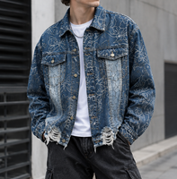 Veste en jean pour homme avec imprimé floral personnalisé, coupe délavée, ourlet vieilli, boutons sur le devant et poches poitrine, idéale pour un style décontracté
