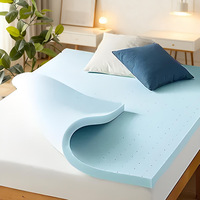 Bestpreis Matratze 1,5 Zoll Belüftete Memory-Schaum-Matratzenauflage mit Kühlgel-Infusion, Schlafzimmer-Essentials Queen-Size