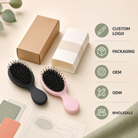 Brosse à cheveux portable mini en poils de sanglier avec picots en nylon, brosse démêlante et lissante pour massage du cuir chevelu, idéale pour les voyages, vente en gros OEM