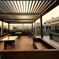 Pergola bioclimatique commerciale de grande taille en aluminium avec toit à lames motorisées