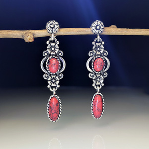 Orecchini Pendenti Vintage con Fiori Intagliati e Accenti in Pietra Rossa e Verde, Gioielli Etnici da Sposa per Donne - Product Image 3