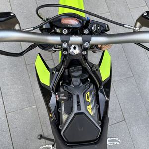 Moto tout-terrain longue portée Surron pour enfants, 58V 22Ah 8KW 185N.m, légère, autonomie de 34,8 milles, pour adolescents, usage quotidien et balades - Product Image 6