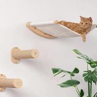 Arbre à chat mural en bois multi-niveaux avec hamac, griffoir et étagères pour Noël