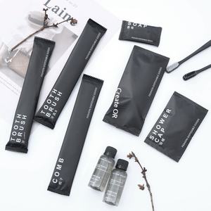 Kit <span class=keywords><strong>de</strong></span> salle <span class=keywords><strong>de</strong></span> bain jetable <span class=keywords><strong>pour</strong></span> hôtel : brosse à dents à poils souples, dentifrice, peigne, <span class=keywords><strong>savon</strong></span> et shampoing – Vente en gros - Product Image 2