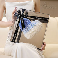 Vente chaude Cadeau pour petite amie Roses éternelles conservées en forme de cœur dans une boîte acrylique carrée Surface miroir