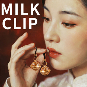 Morsetti per capezzoli in acciaio inossidabile e pelle PU con campana, pressione regolabile e catena per giochi sensoriali BDSM sexy - Product Image 1