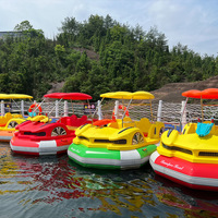 Nouveau Bateau Tamponneur Électrique 4 Places pour Parents et Enfants, Bataille Aquatique avec Pistolets à Eau, Jeu de Guerre en Parc YH-302, Polyéthylène LLDPE, Sans Gonflage