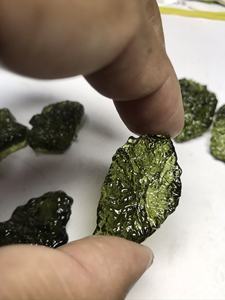 De alta calidad sin cortar República Checa duro moldavita de piedras preciosas - Product Image 4