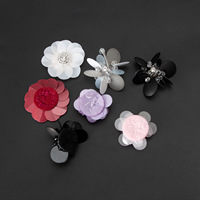 Patchs de fleurs en acrylique faits à la main, perlés, 3D, colorés, avec paillettes et strass, sur base en feutre, pour costumes de scène, sacs, chaussettes et chaussures