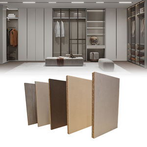 Panneaux en bois <span class=keywords><strong>OSB</strong></span> 9 mm 12 mm 15 mm 18 mm Surface finie pour la construction de meubles Panneaux et planches muraux - Product Image 1