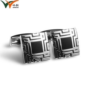 Gemelos de esmalte suave con logotipo plateado y negro para camisa de esmoquin, estilo empresarial - Product Image 6