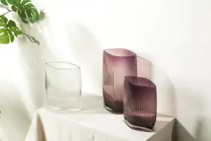 Nordic Classics Vintage Vertical Bar Diamond-shaped Bottle Mouth Mouthblown Glass Vase For Home Decoration