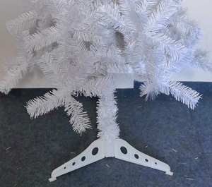 Arbre de Noël artificiel en PVC blanc, mince et sans éclairage, pour la décoration intérieure des fêtes - Product Image 6